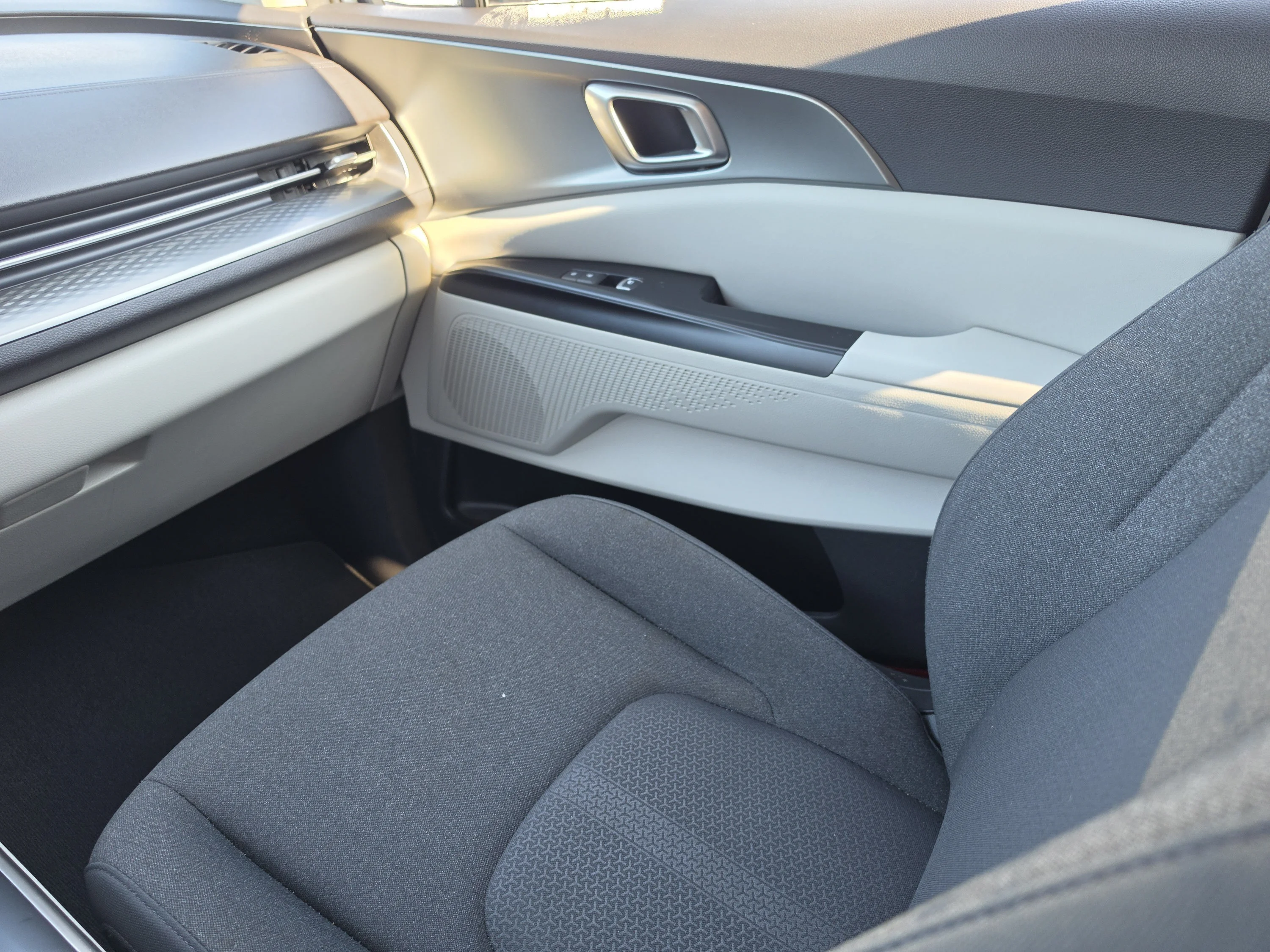 Used 2023 Silky Silver Kia LX image 20