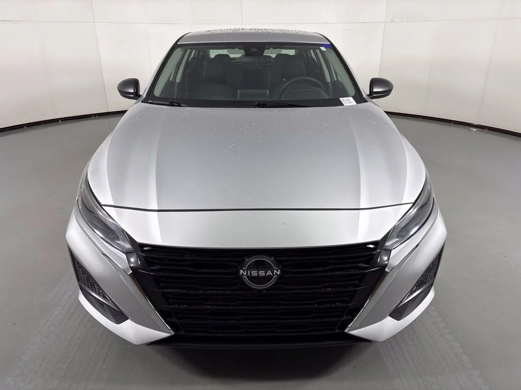 Used 2024 Silver Nissan 2.5 SV image 3