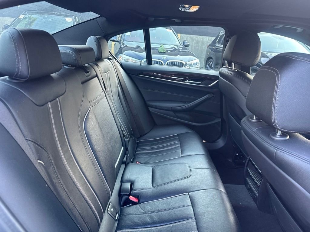 Used 2019 Silver BMW 530i xDrive image 18