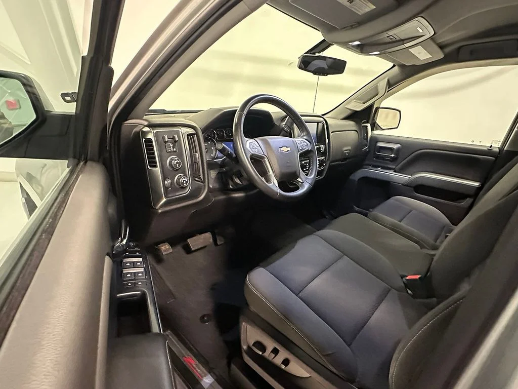 Used 2019 Silver Chevrolet LT image 3