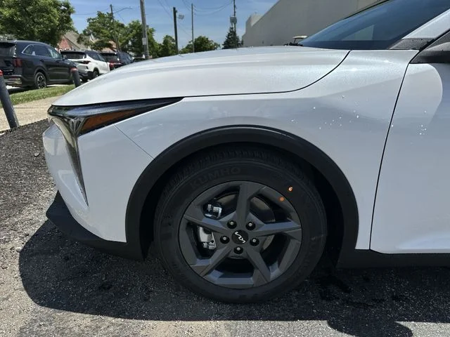 New 2026 Snow White Pearl Kia LXS image 20
