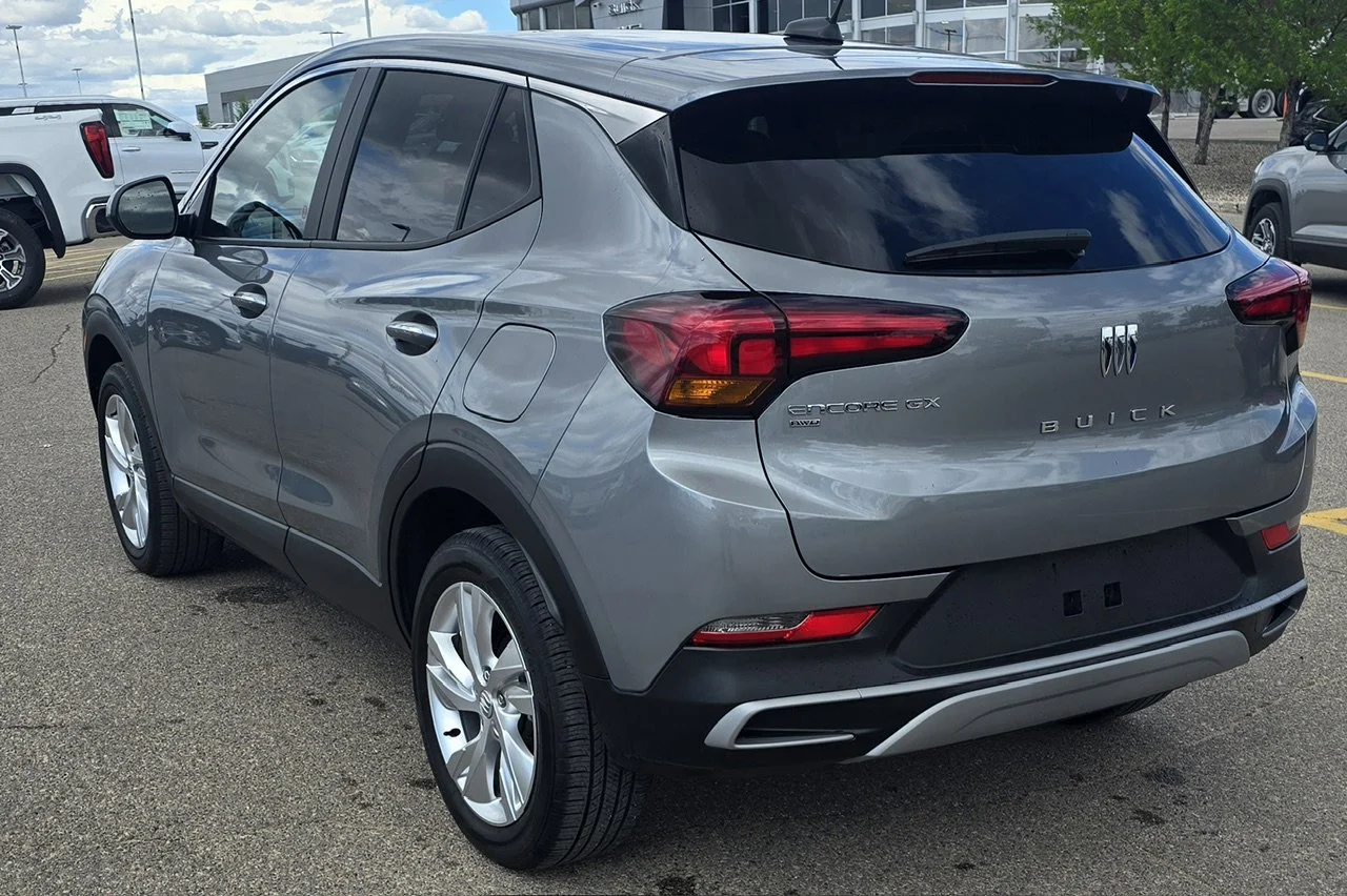 Used 2025 MOONSTONE GREY Buick Preferred AWD image 3