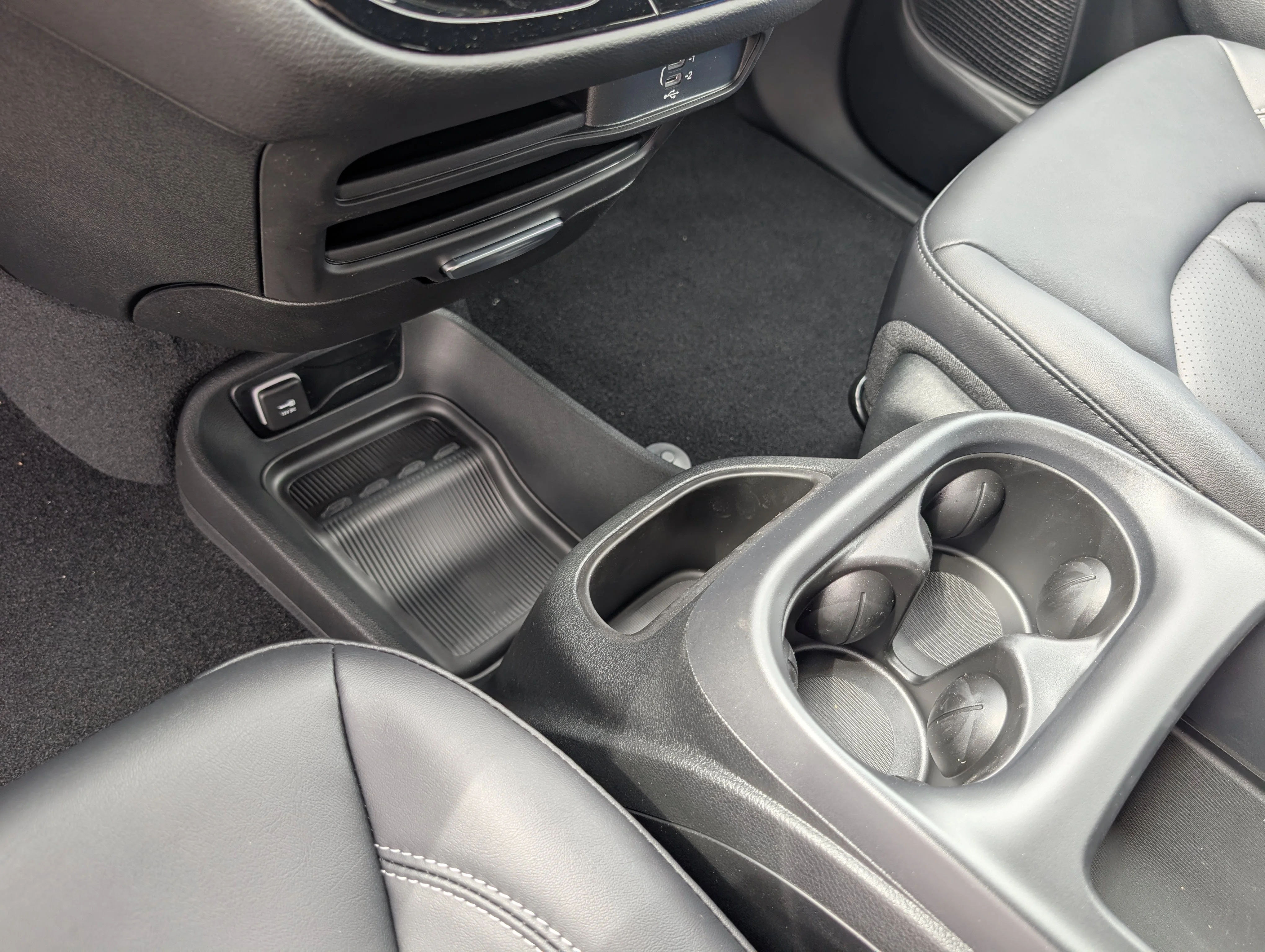 New 2026 Bright White Chrysler SXT image 30