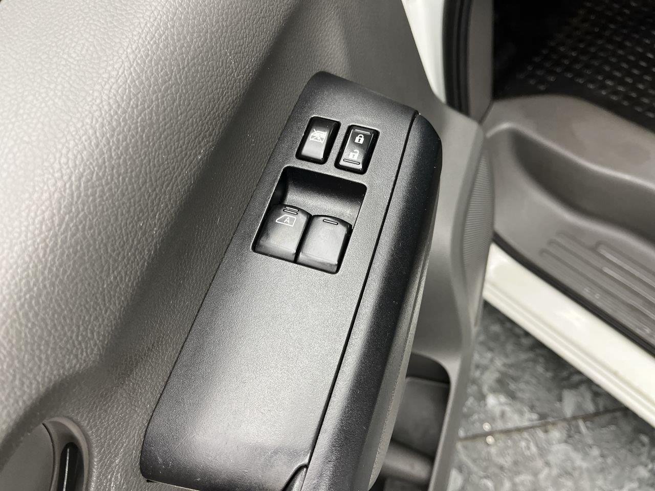 Used 2017 Glacier White Nissan S image 7
