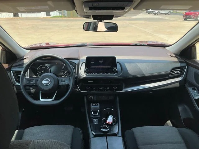 Used 2023 Red Nissan SV image 4