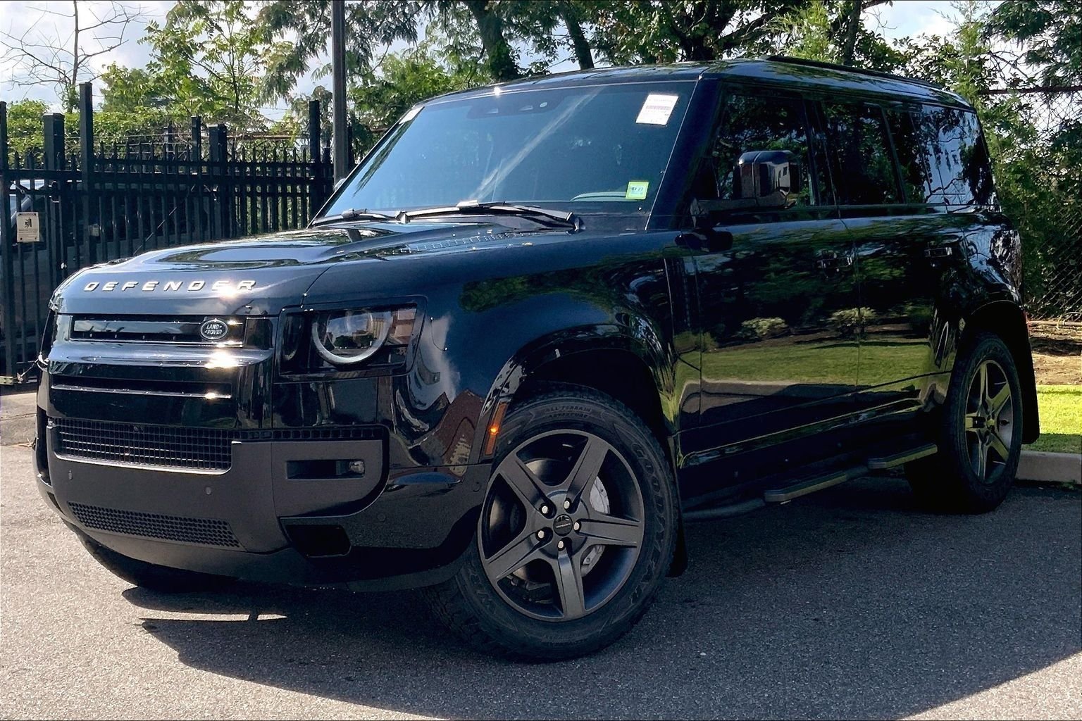 New 2026 Santorini Black Land Rover X-Dynamic SE image 1