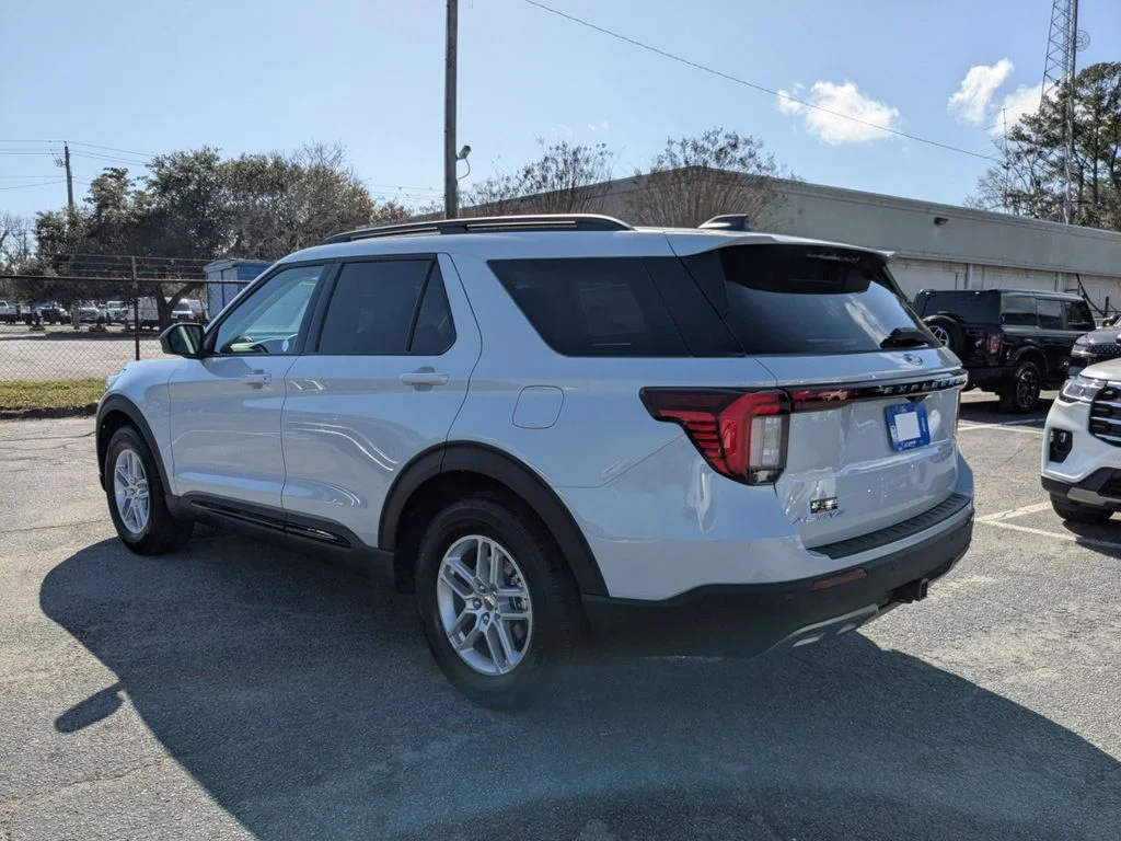 New 2026 Space White Metallic Ford Active image 6