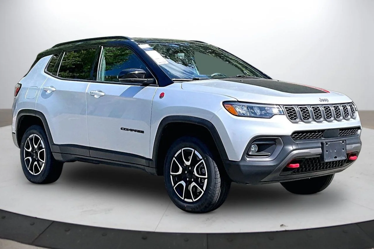 Used 2024 Silver Jeep Trailhawk image 2