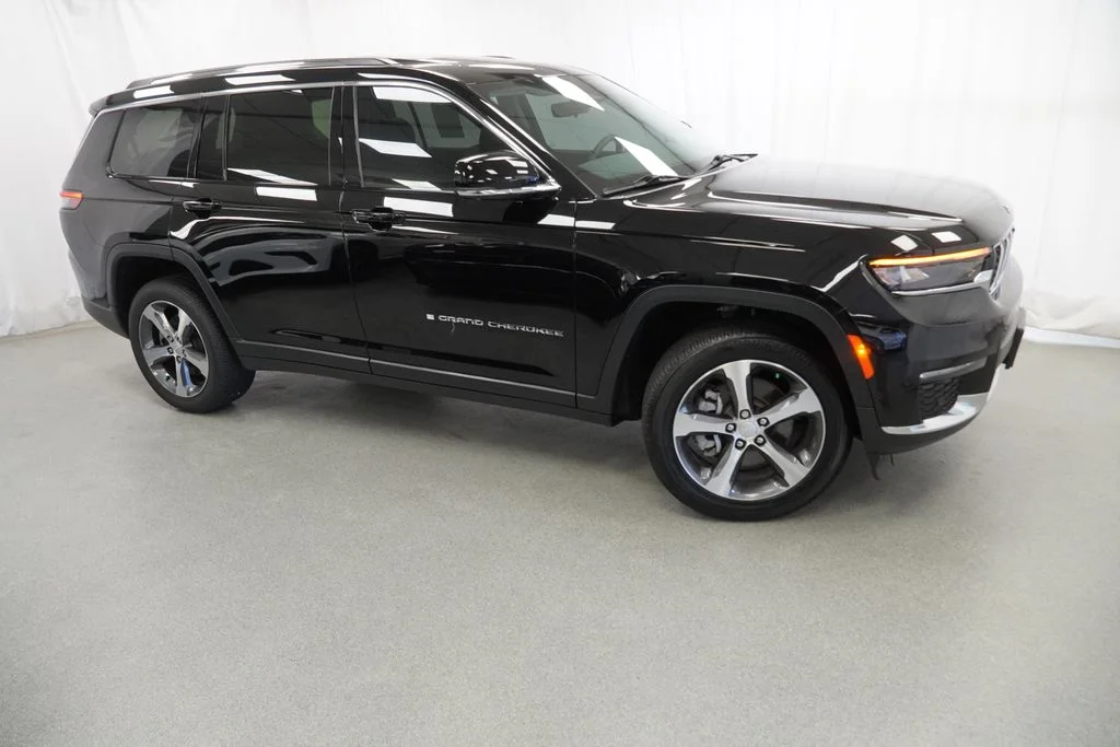 Used 2023 Black Jeep Limited image 10
