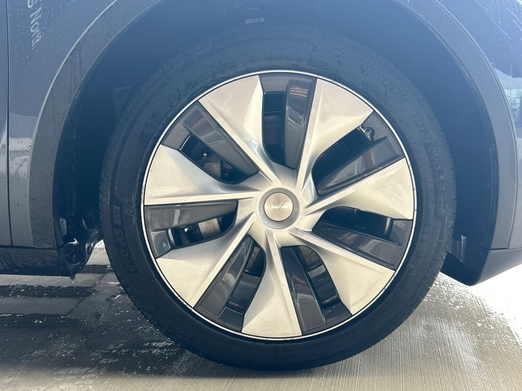 Used 2023  Tesla Long Range image 29
