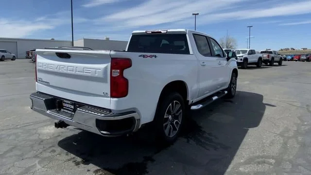 Used 2024 Summit White Chevrolet LT image 8
