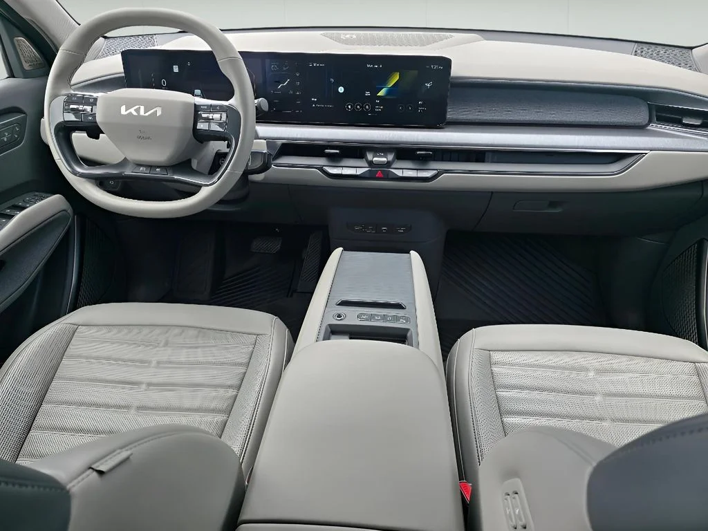 Used 2024 Snow White Pearl Kia Land image 15