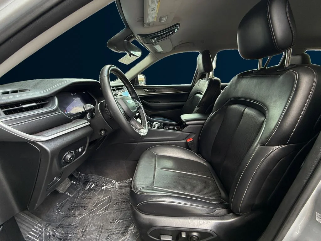 Used 2022 Silver Jeep Limited image 10