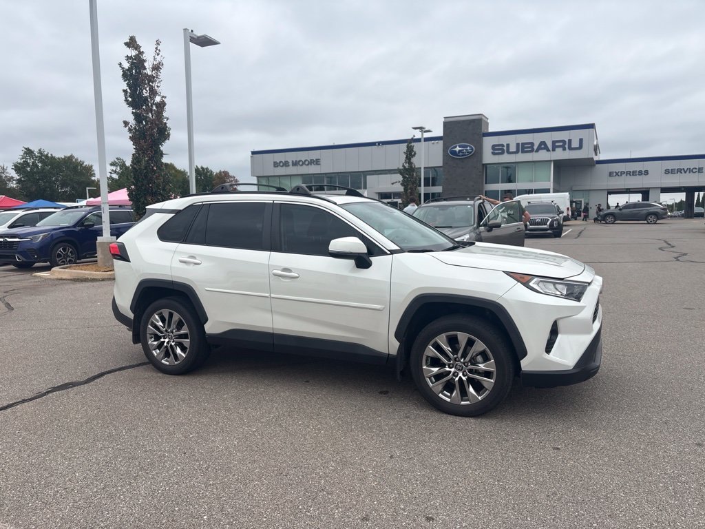 Used 2021 White Toyota XLE Premium image 1