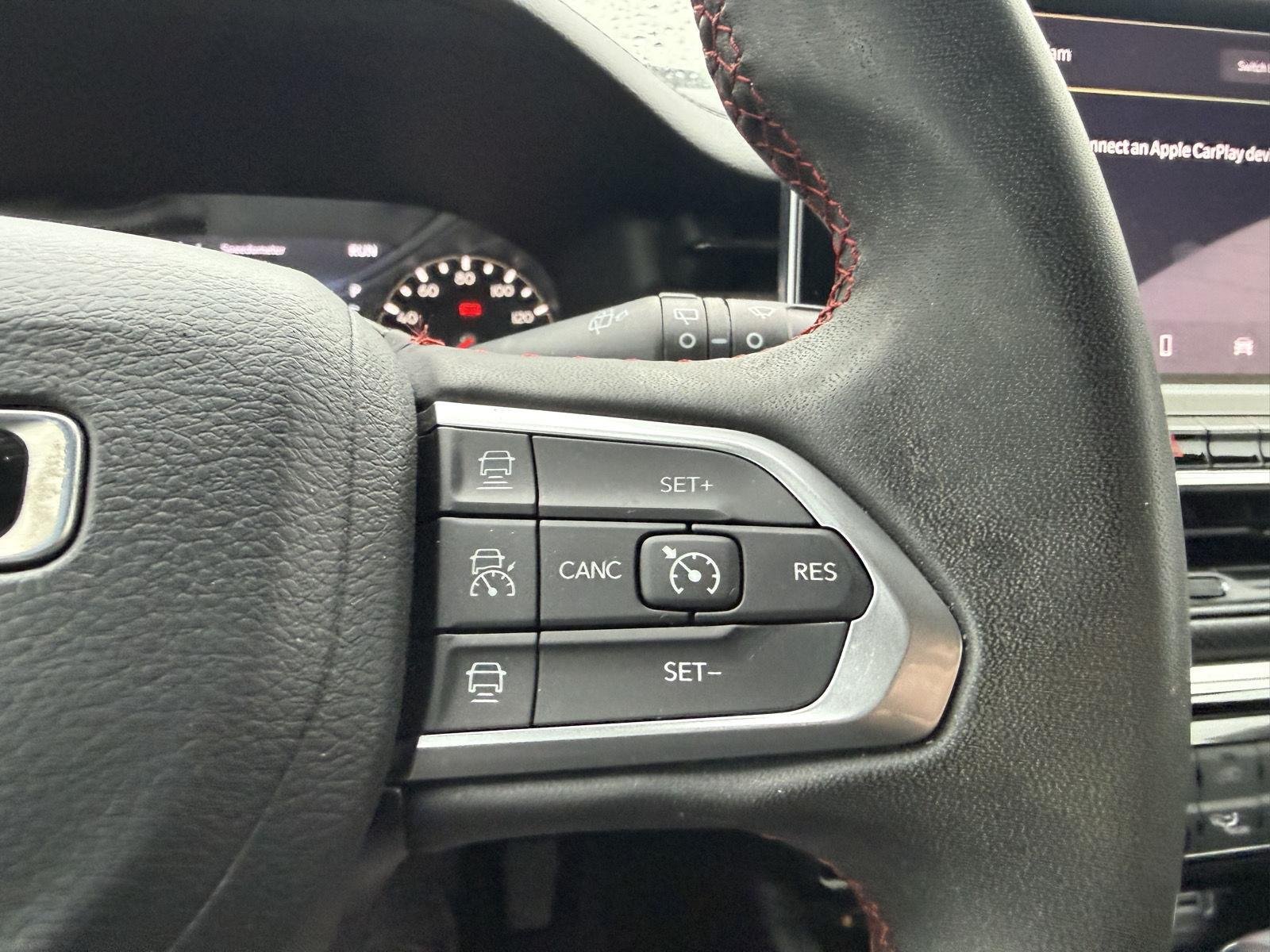 Used 2023 Diamond Black Crystal Pearlcoat Jeep Trailhawk image 3