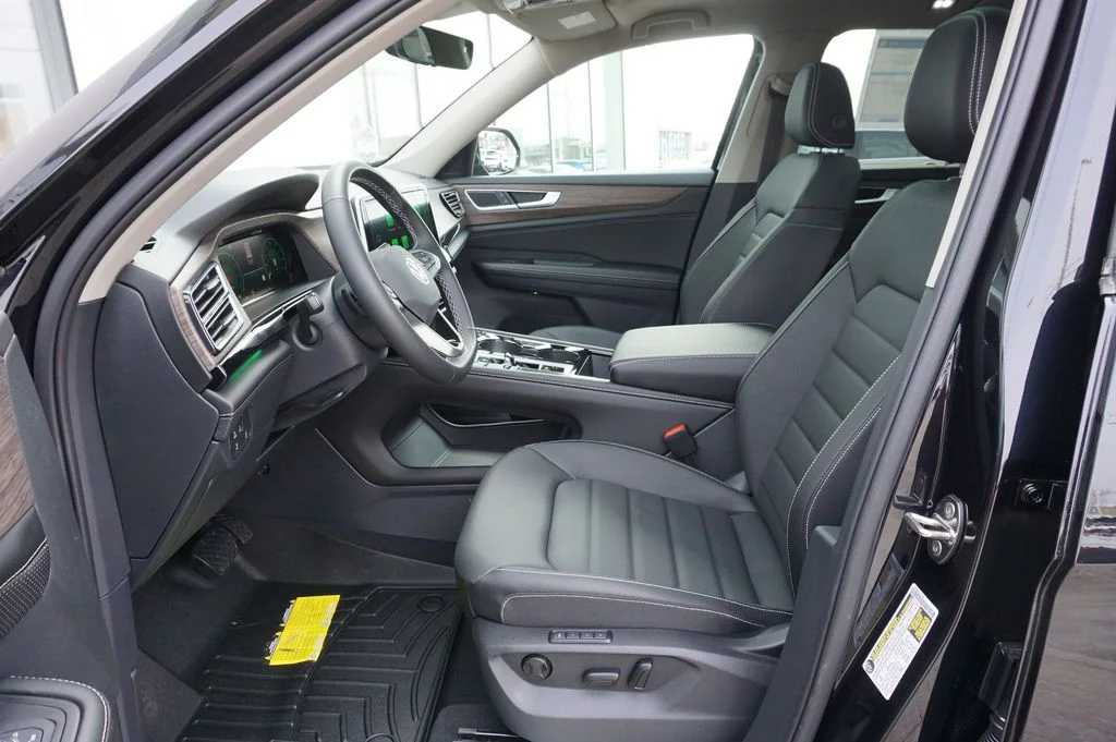 New 2026 Black Volkswagen 2.0T SEL image 10