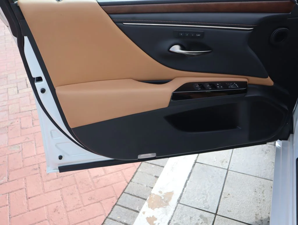 Used 2023 White Lexus 350 image 21