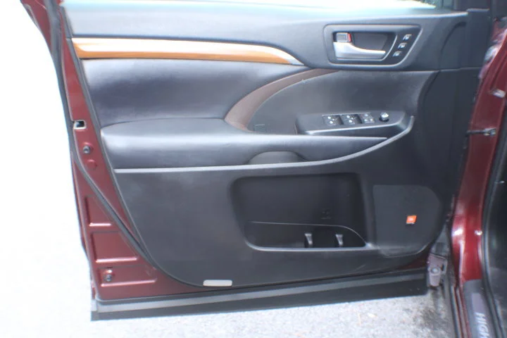Used 2019 Ooh La La Rouge Mica Toyota Limited image 8