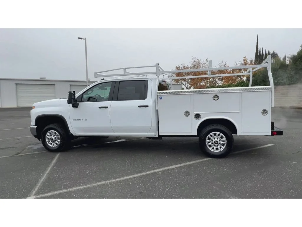 New 2026 Summit White Chevrolet WT image 8