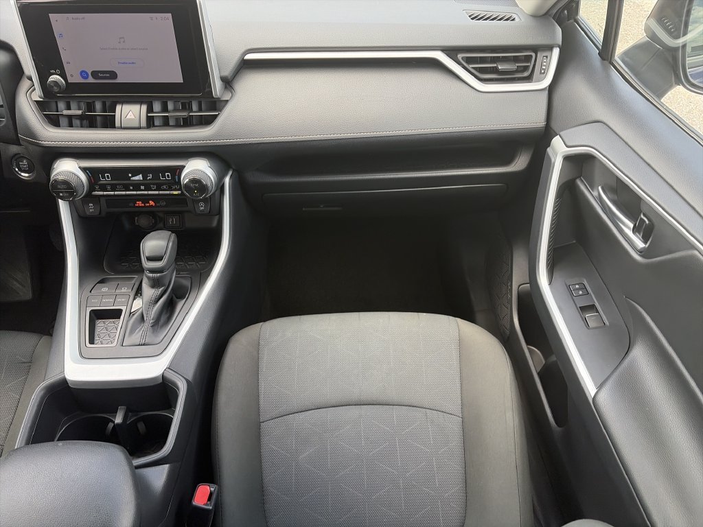 Used 2025  Toyota XLE image 16