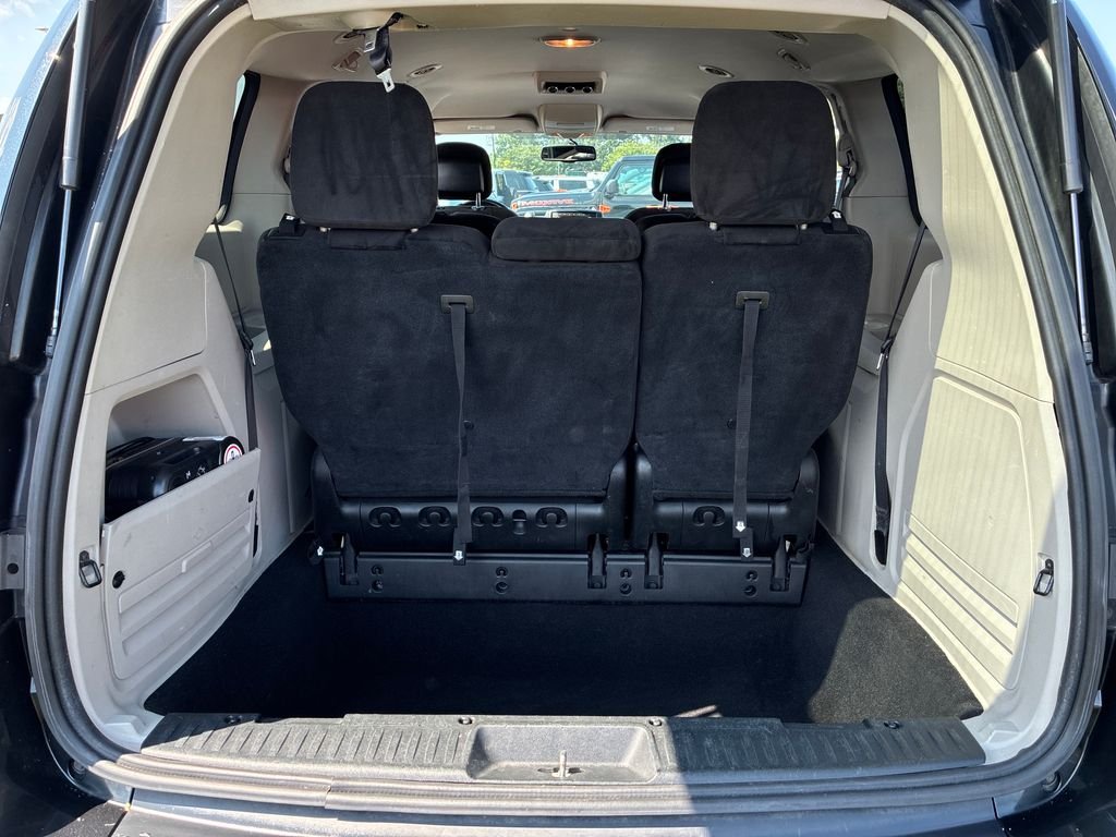 Used 2017 Black Dodge SE image 22
