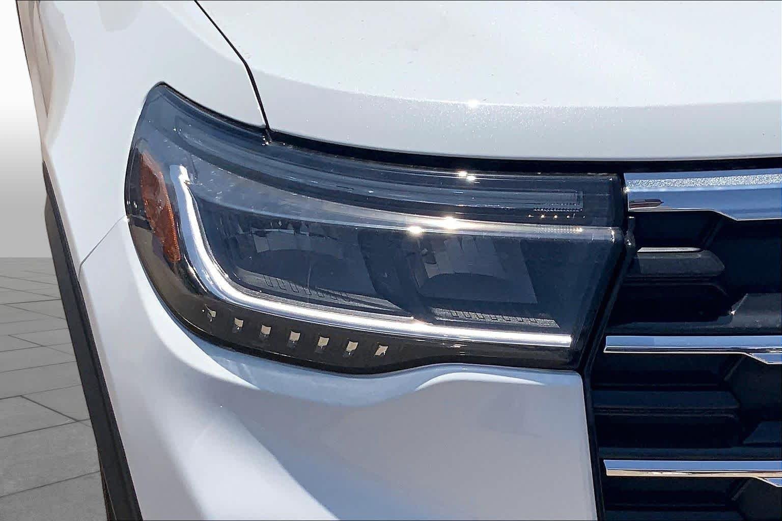 New 2026 Star White Metallic Tri-Coat Ford Active image 13