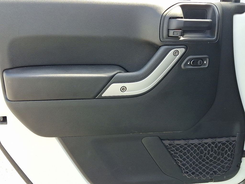 Used 2017 White Jeep Unlimited Sahara image 13