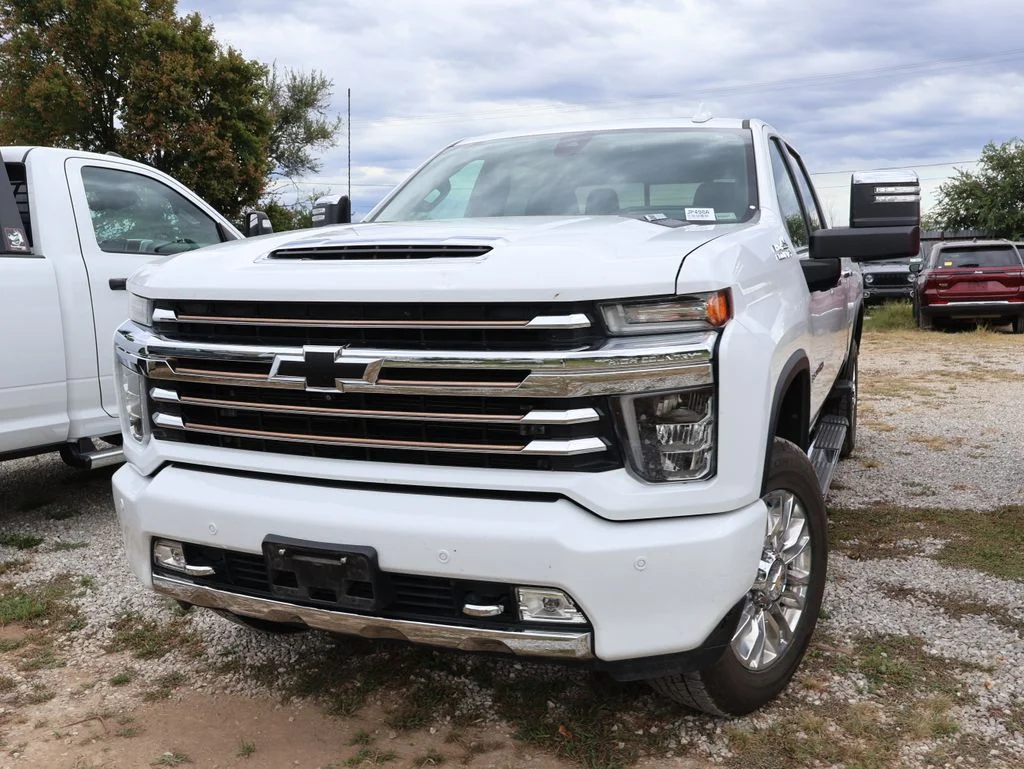Used 2022 White Chevrolet High Country image 3