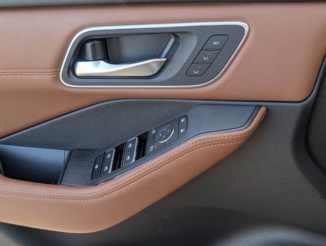 Used 2024 Gray Nissan Platinum image 18