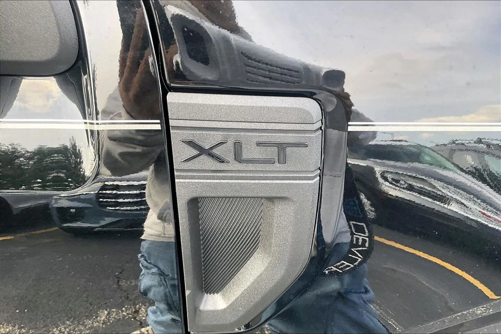 New 2026 Shadow Black Ford XLT image 7