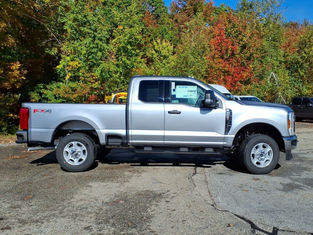 New 2027 Iconic Silver Metallic Ford F-250® XLT image 4
