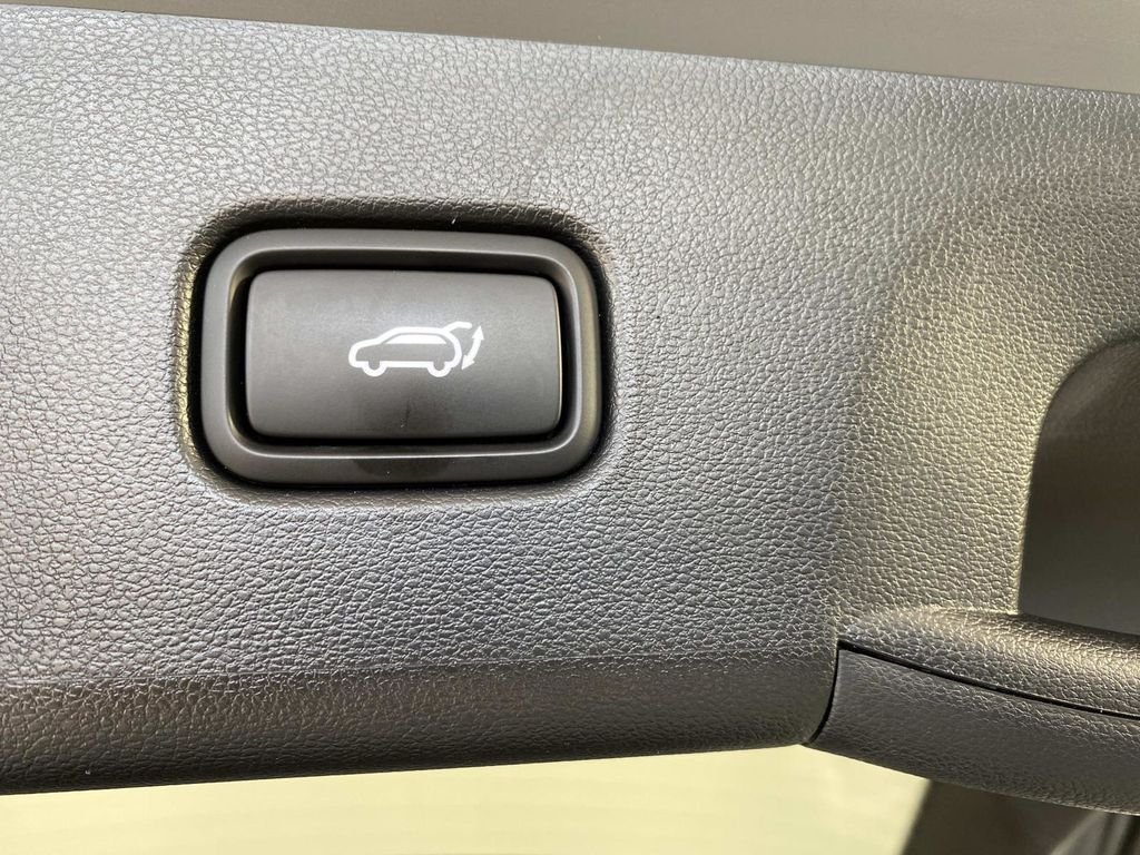 Used 2025 Gray Hyundai SEL image 9