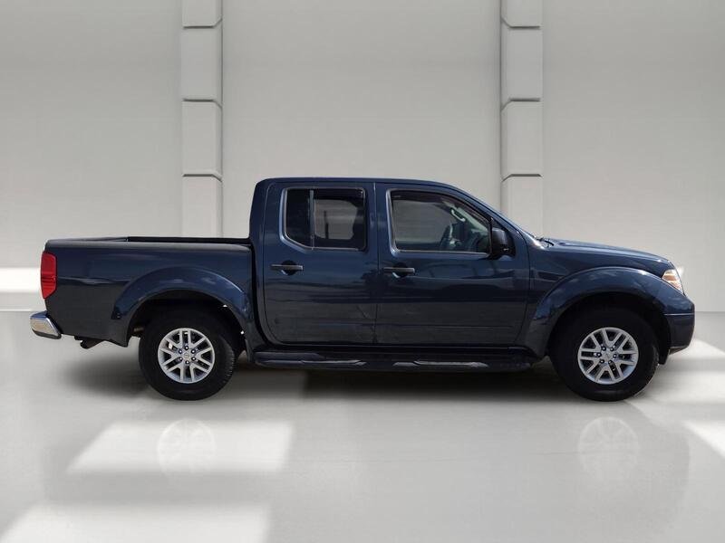 Used 2015 Arctic Blue NISSAN 2WD CREW CAB SWB AUTO SV image 6