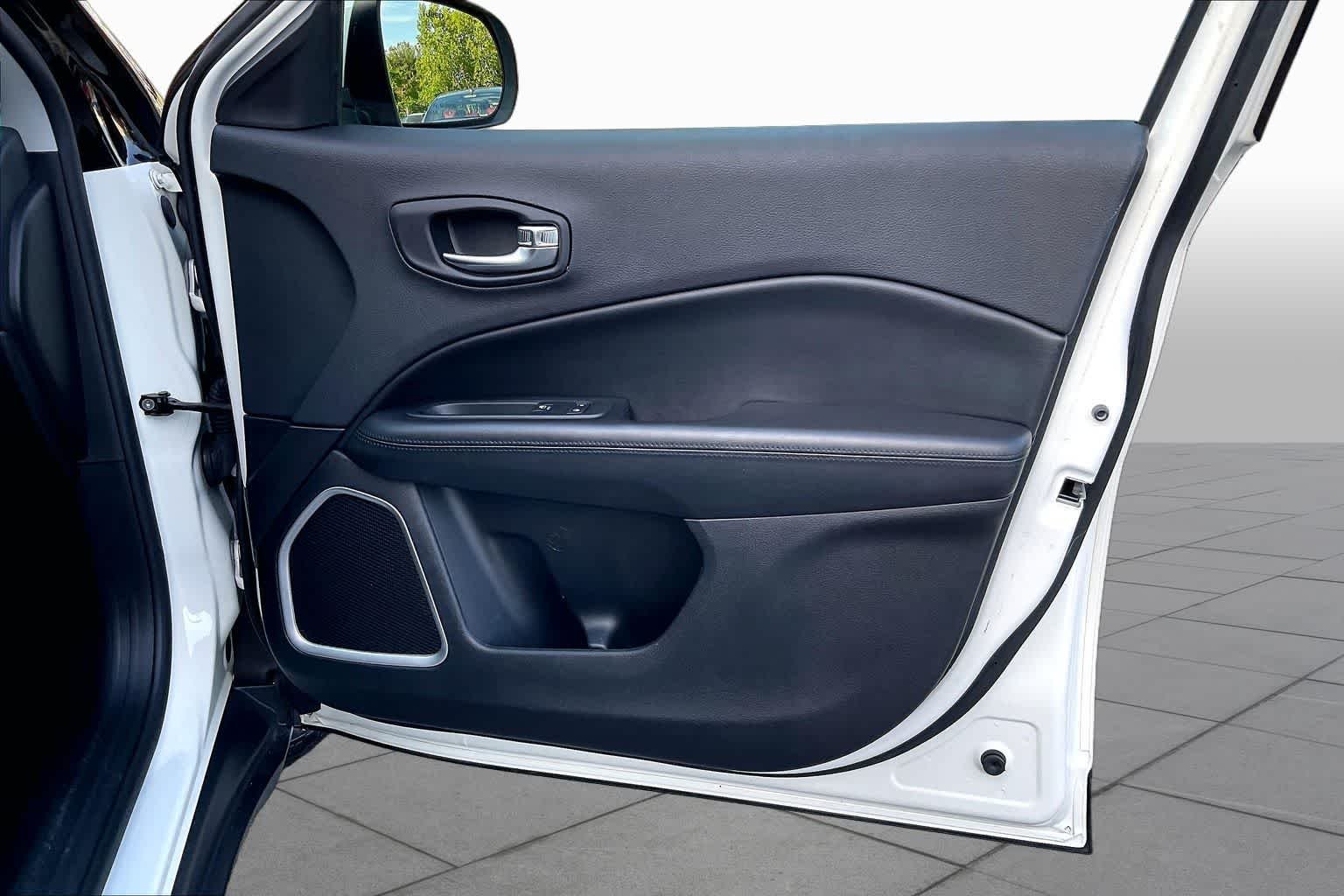 Used 2019 White Clearcoat Jeep Latitude image 21
