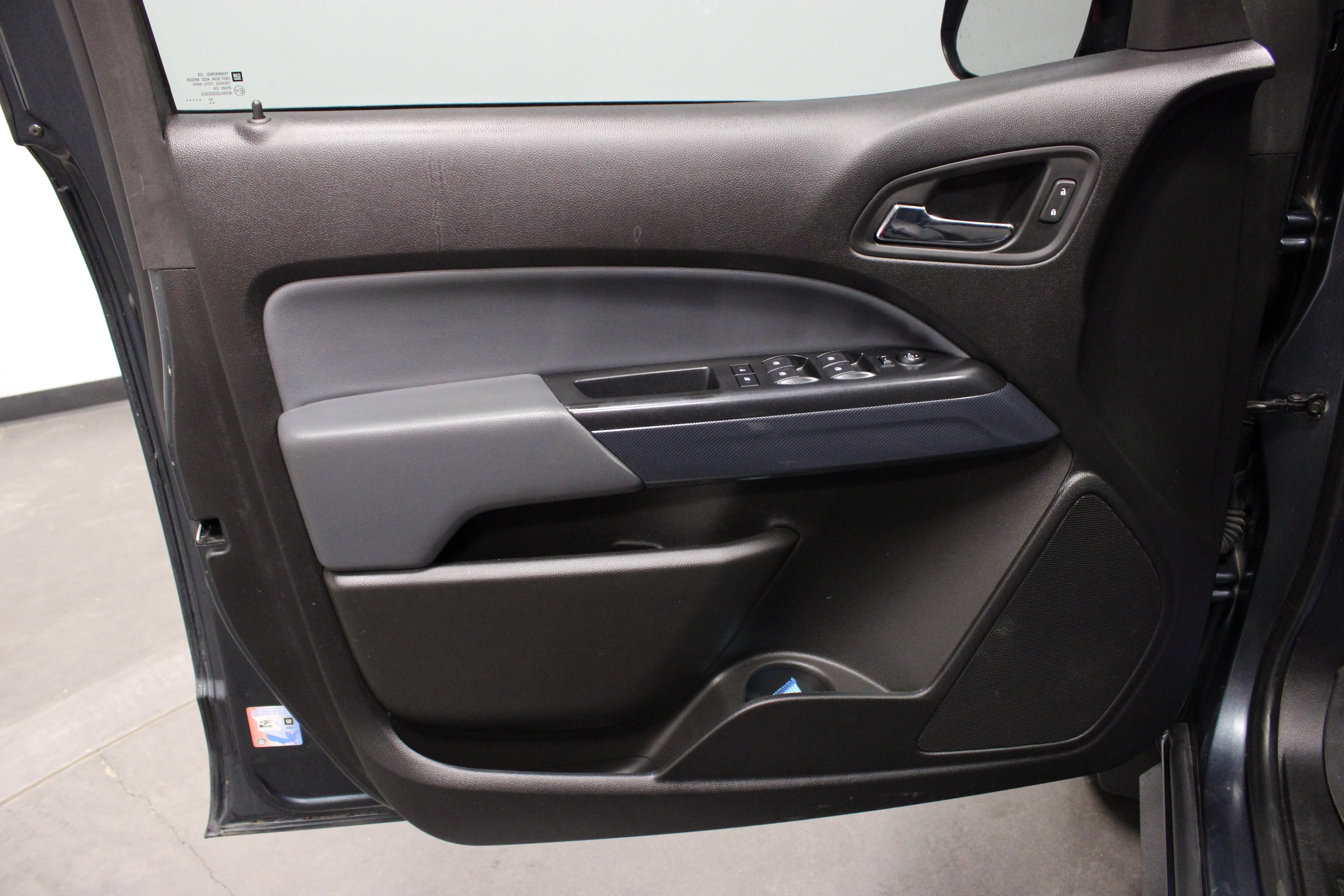 Used 2019 Shadow Gray Metallic Chevrolet Z71 image 19