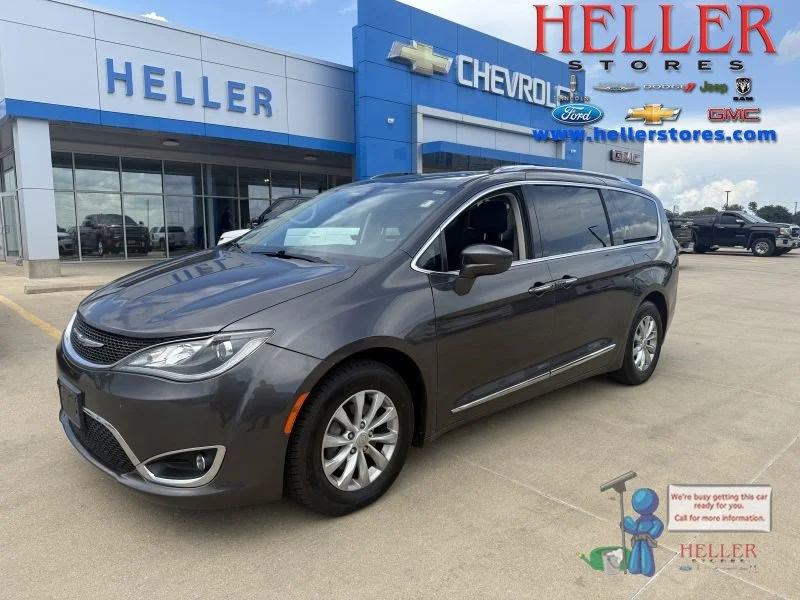 Used 2018 Granite Crystal Metallic Clearcoat Chrysler Touring L Plus image 1