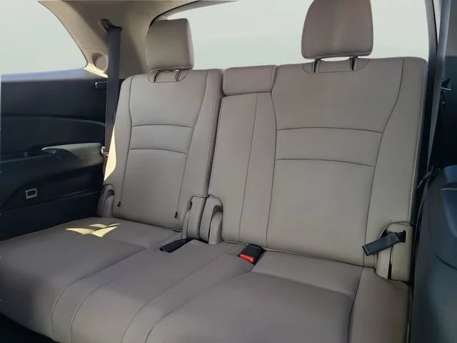 Used 2019 White Honda Touring 7-Passenger image 14