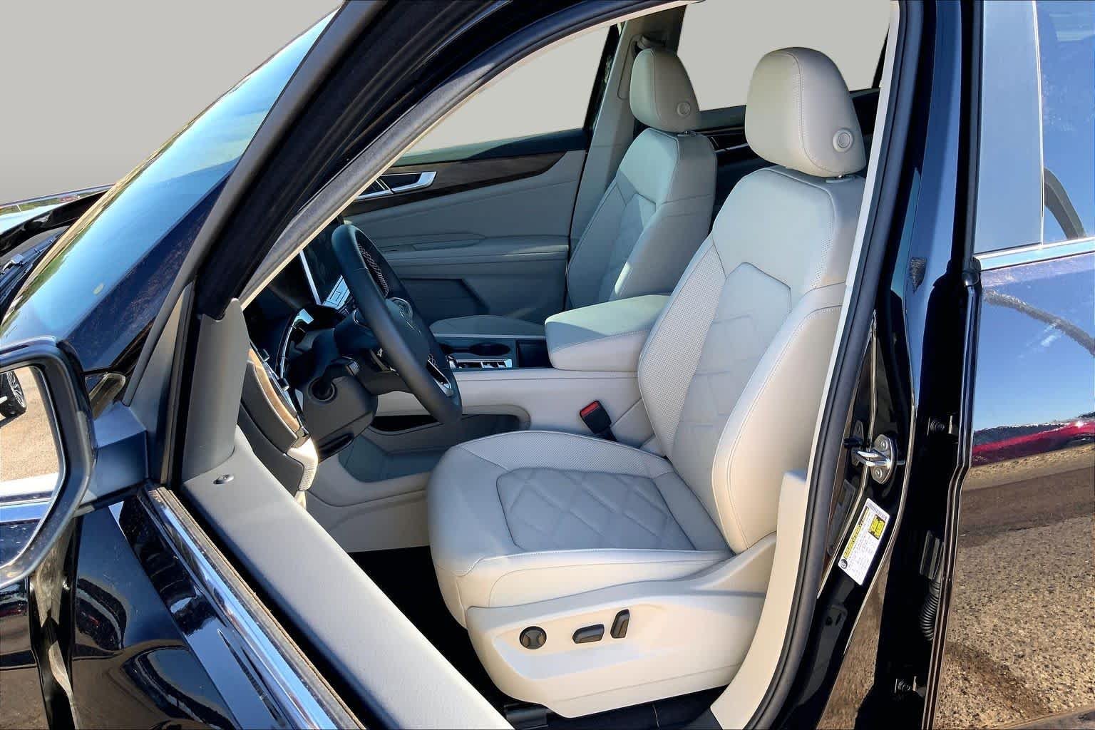 New 2026 Deep Black Pearl Volkswagen 2.0T SE image 9