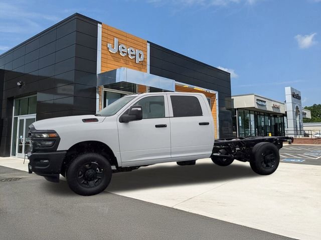 New 2026 Bright White Clear-Coat Exterior Paint RAM Tradesman image 4