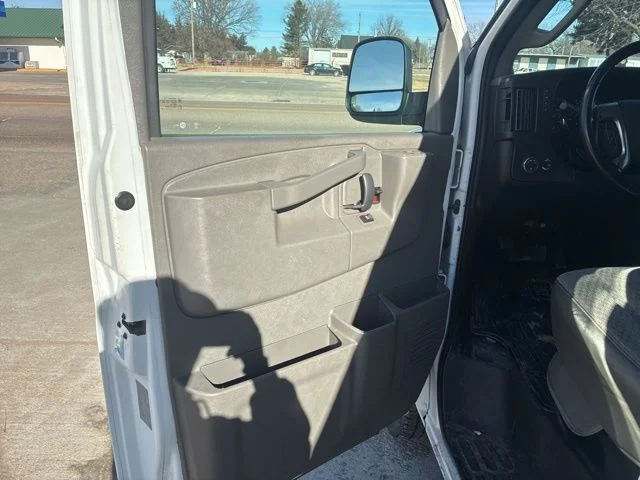 2016 Chevrolet Express Passenger LS - Photo 11