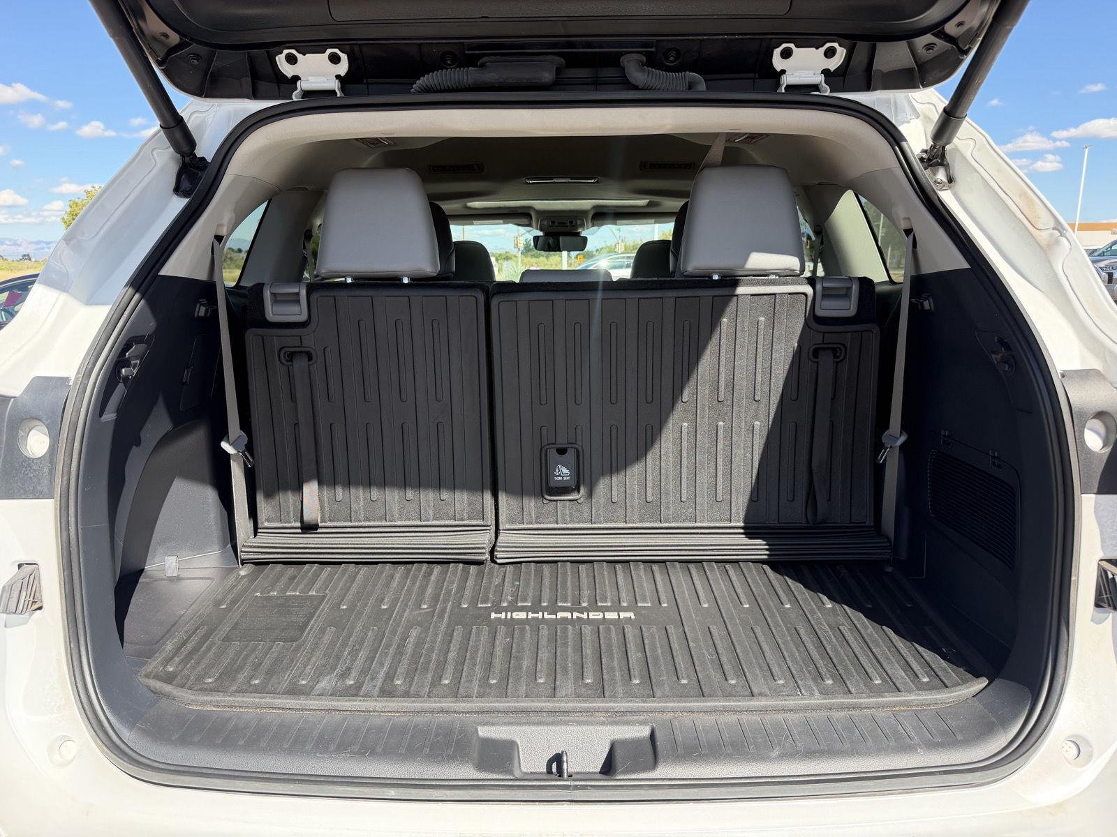 Certified Used 2026 Wind Chill Pearl Toyota XLE image 17