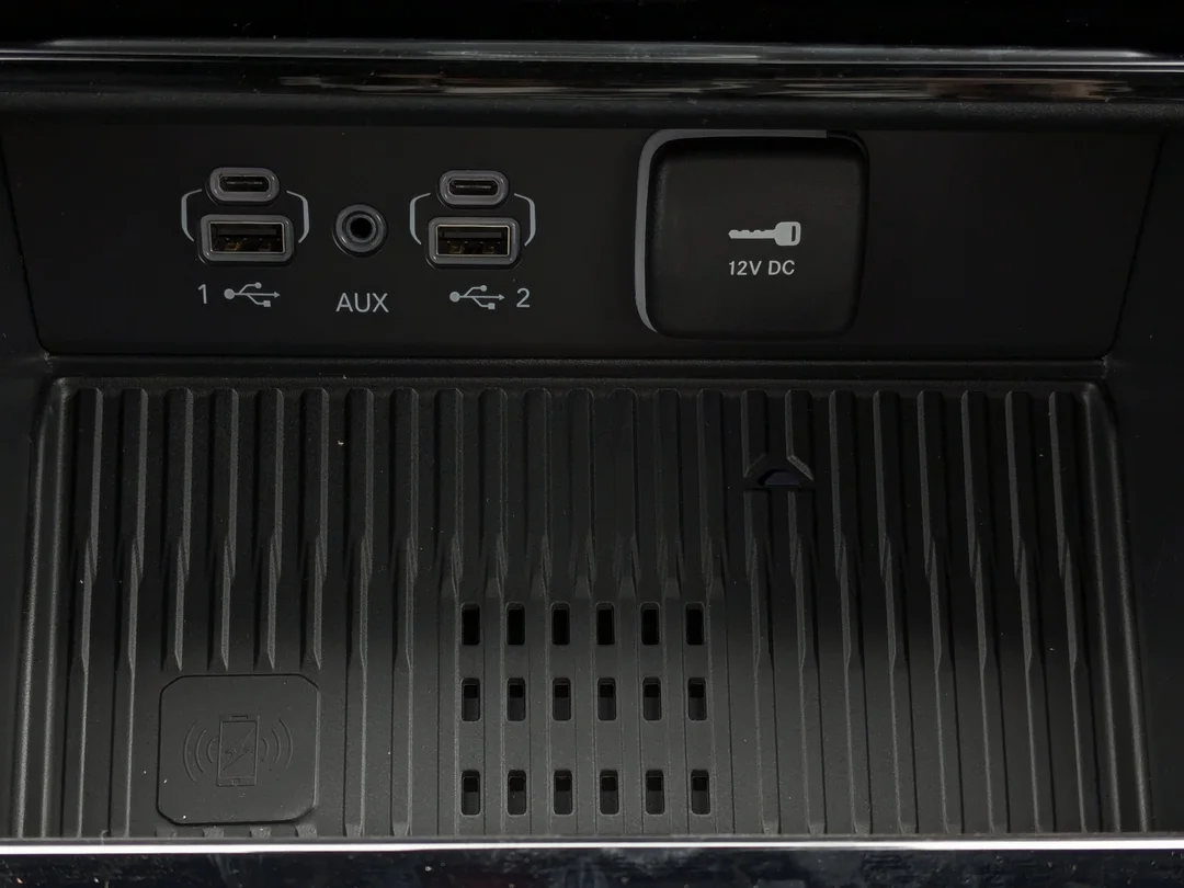 New 2026 Black Jeep Limited - - 4x4 - 20 Gloss Black Wheels - Luxury Tech II - Remote Start & More! image 26