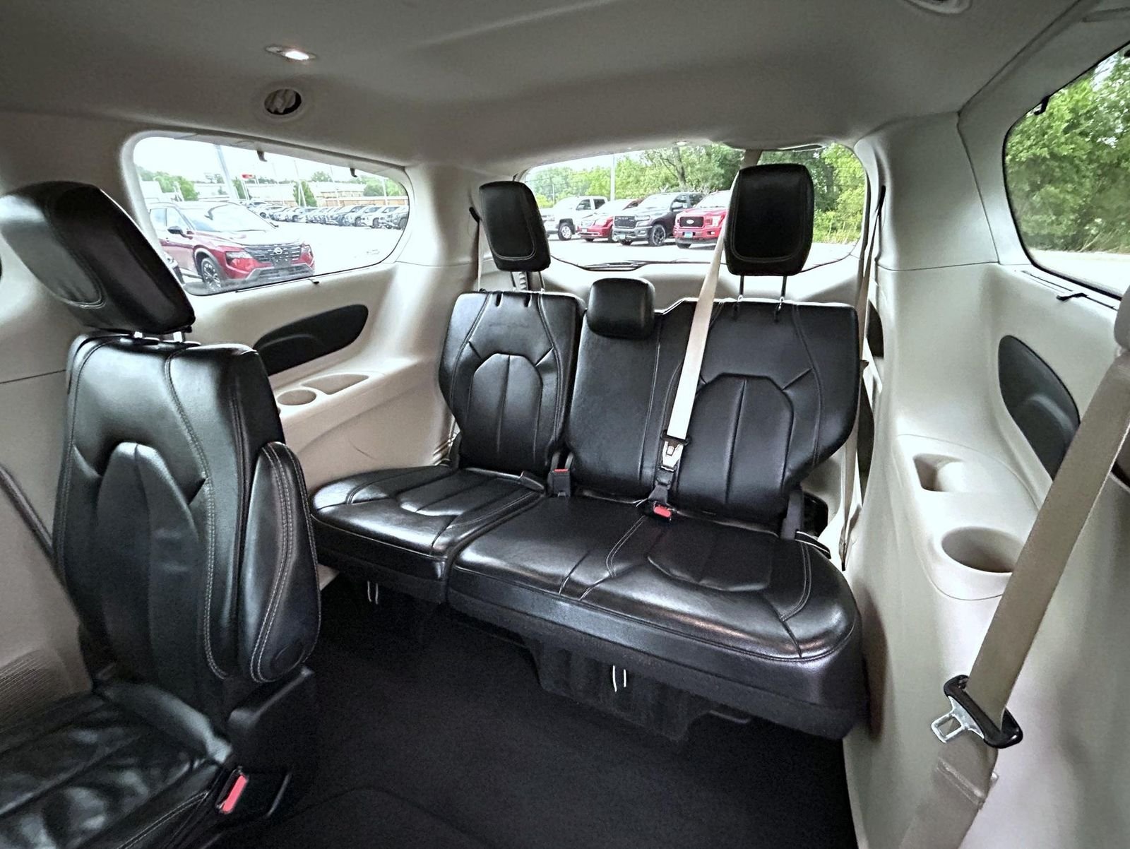 Used 2022 White Chrysler Touring L image 19