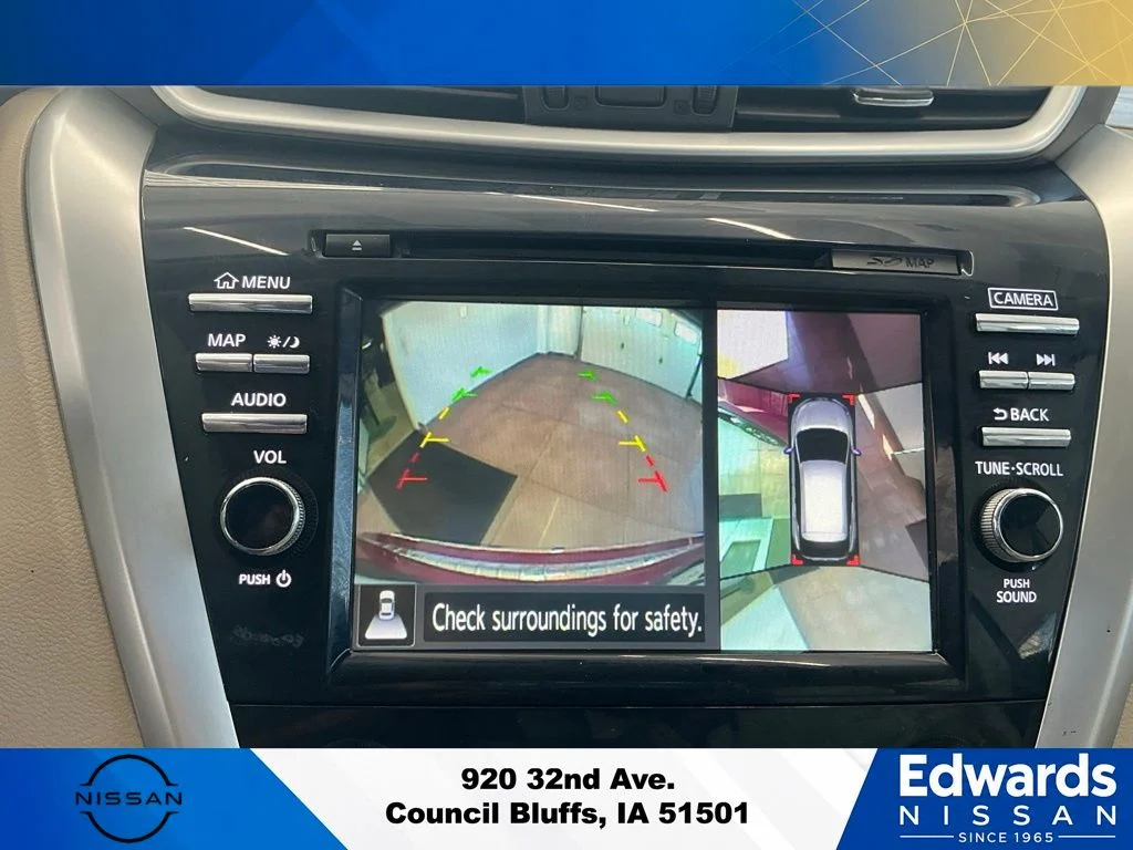 Used 2018 Red Nissan SL image 28
