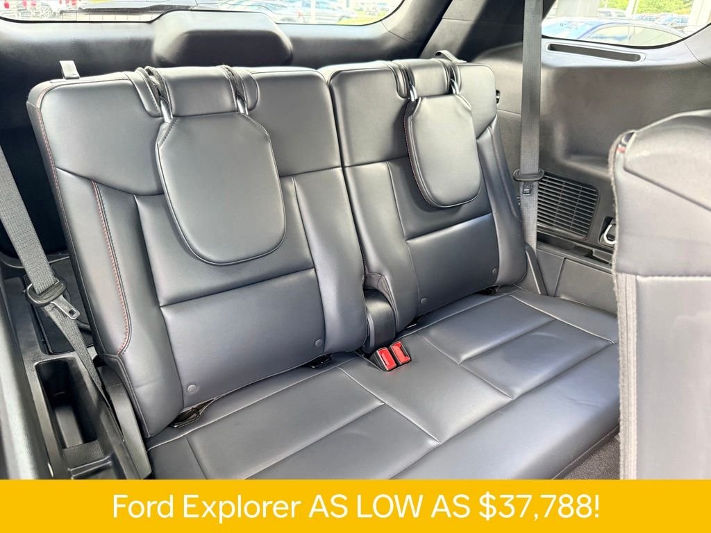 Used 2025 Gray Ford ST-Line image 19