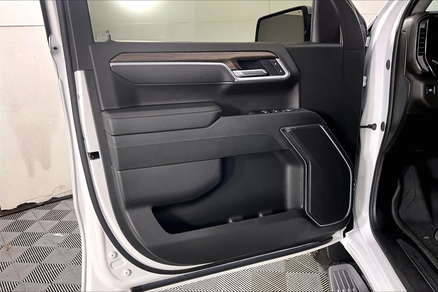 2025 Chevrolet Silverado 1500 LT - Photo 21