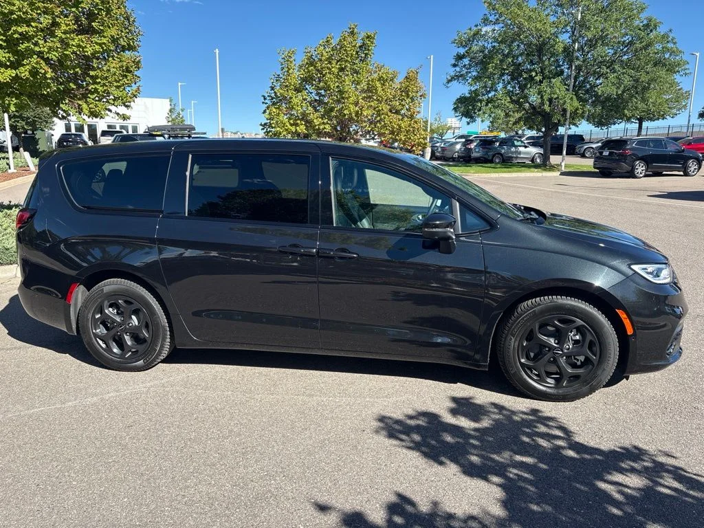 Used 2023 Black Chrysler Touring L image 6