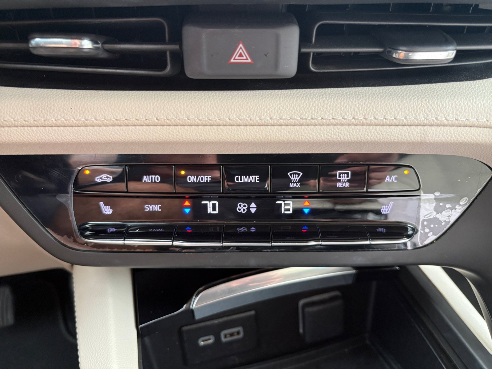 Used 2023 Summit White Buick Essence image 17