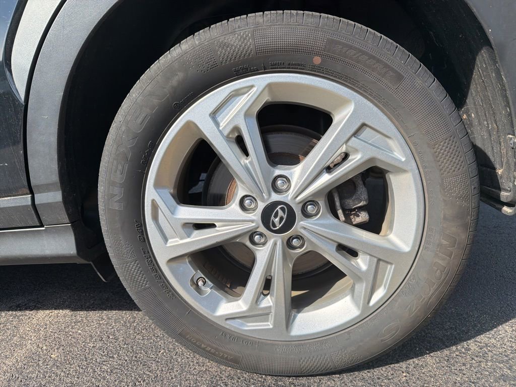 Used 2023  Hyundai SEL image 6