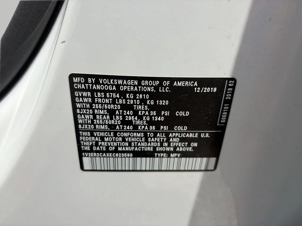 Used 2019 Pure White Volkswagen SEL image 28